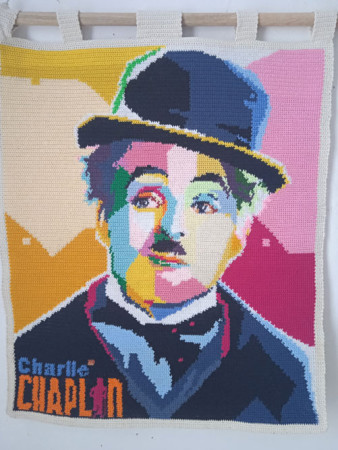 Dana María Gómez Sánchez Mi Chaplin, tapiz de Karina Corría Medina (Gran premio, y colateral Asociación Hermanos Saiz) Dana María Gómez Sánchez Mi Chaplin, tapiz de Karina Corría Medina (Gran premio, y colateral Asociación Hermanos Saiz)