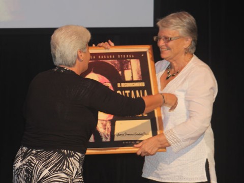 Recibe Gloria Sánchez La Gitana Tropical